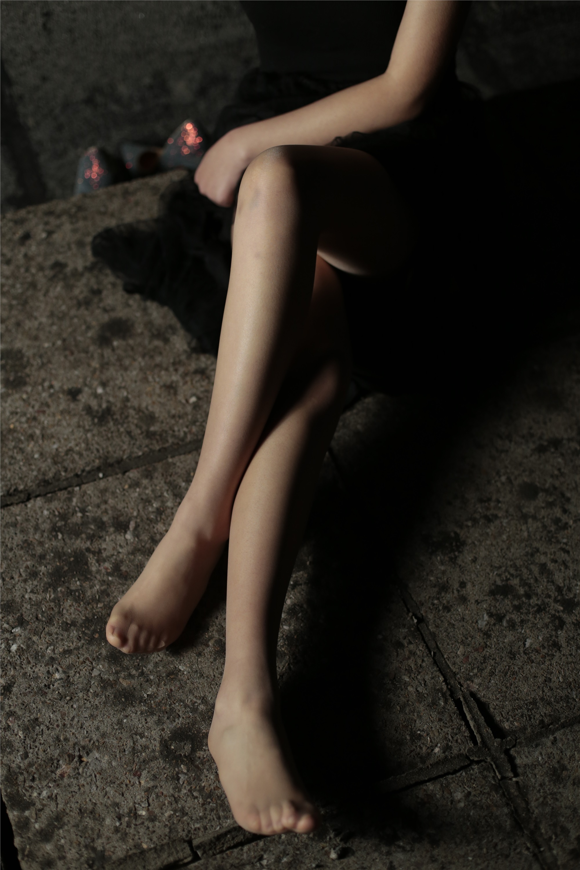 奈丝写真 NO.060 喵璃-从白昼到黑夜，在天台吹吹风